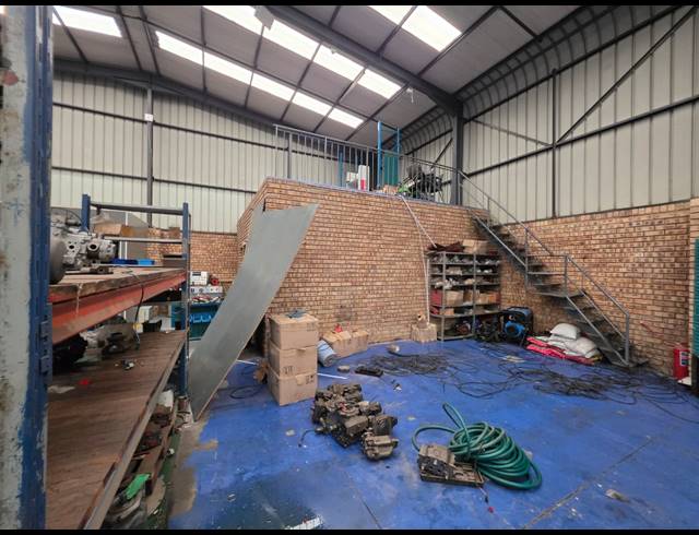 720M² WAREHOUSE TO LET IN RAND LEASE